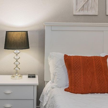 Cozy 2Br Farmhouse Apt - Sleeps 8 - Free Parking! Arlington Exteriör bild